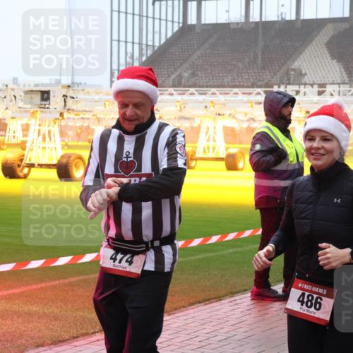07.12.2025 - St. Pauli X-Mass-Run No. 15 Luisa Fischer http://msf.ph/oto/9375994 07.12.2025 11:06:48 Ziel 474, 15, 486, 92, 204, 298, 300, 359, 382, 402, 403, 414, 474, 486, 556, 565, 659, 693, 854, 858, 878, 920, 944, 1024, 1025, 1223, 1229, 1285, 1286, 1287, 1403, 1429, 1430, 1440, 1442, 1556, 1564, 1608, 1648, 2243, 2245, 4579, 4581, 4583, 4585, 4587 meine-sportfotos.de