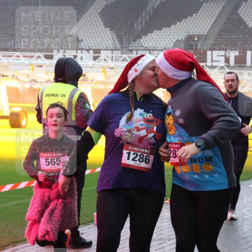 07.12.2025 - St. Pauli X-Mass-Run No. 15 Luisa Fischer http://msf.ph/oto/9376028 07.12.2025 11:07:06 Ziel 15, 565, 15, 1286, 15, 28, 359, 204, 359, 382, 414, 474, 486, 565, 595, 1285, 1286, 1403, 1440, 1442, 1462, 1469, 1556, 1564, 1708, 4582, 4588 meine-sportfotos.de