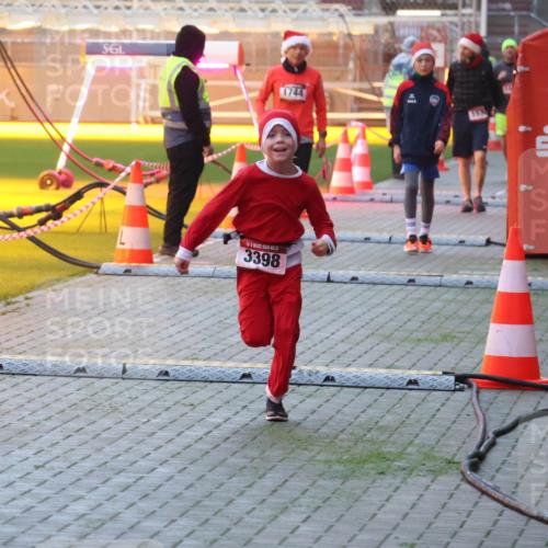 07.12.2025 - St. Pauli X-Mass-Run No. 15 Luisa Fischer http://msf.ph/oto/9376030 07.12.2025 09:56:18 Ziel 5, 3398, 1744, 183, 312, 1530, 1744, 3398 meine-sportfotos.de