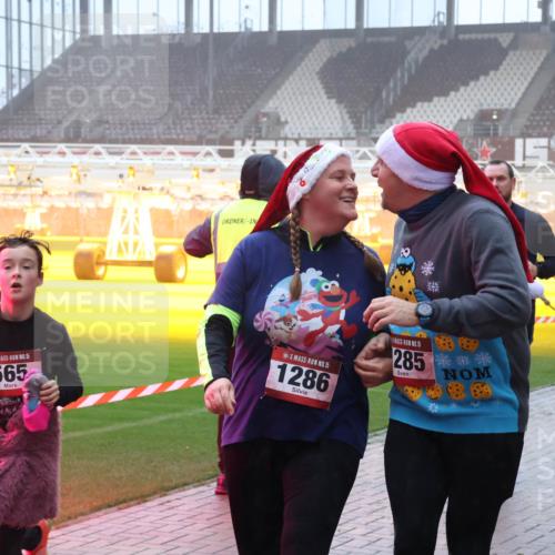 07.12.2025 - St. Pauli X-Mass-Run No. 15 Luisa Fischer http://msf.ph/oto/9376034 07.12.2025 11:07:07 Ziel 15, 565, 15, 1286, 15, 285, 359, 204, 359, 382, 414, 474, 486, 565, 595, 1285, 1286, 1403, 1440, 1442, 1462, 1469, 1556, 1564, 1634, 1666, 1708, 1751, 4582, 4588 meine-sportfotos.de