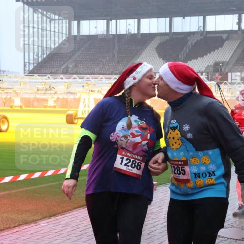 07.12.2025 - St. Pauli X-Mass-Run No. 15 Luisa Fischer http://msf.ph/oto/9376038 07.12.2025 11:07:08 Ziel 15, 1286, 15, 285, 59, 200, 204, 359, 382, 414, 474, 486, 565, 595, 1285, 1286, 1403, 1440, 1442, 1462, 1469, 1556, 1564, 1634, 1666, 1708, 1751, 4582, 4588 meine-sportfotos.de