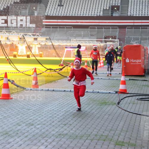 07.12.2025 - St. Pauli X-Mass-Run No. 15 Luisa Fischer http://msf.ph/oto/9376040 07.12.2025 09:56:19 Ziel 3398, 1744, 312, 1530, 1744, 3398 meine-sportfotos.de