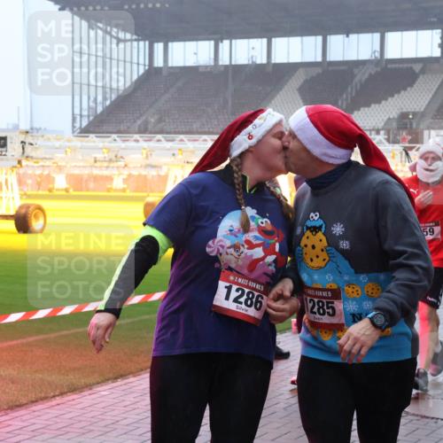 07.12.2025 - St. Pauli X-Mass-Run No. 15 Luisa Fischer http://msf.ph/oto/9376041 07.12.2025 11:07:08 Ziel 15, 1286, 1, 15, 285, 59, 200, 204, 359, 382, 414, 474, 486, 565, 595, 1285, 1286, 1403, 1440, 1442, 1462, 1469, 1556, 1564, 1634, 1666, 1708, 1751, 4582, 4588 meine-sportfotos.de