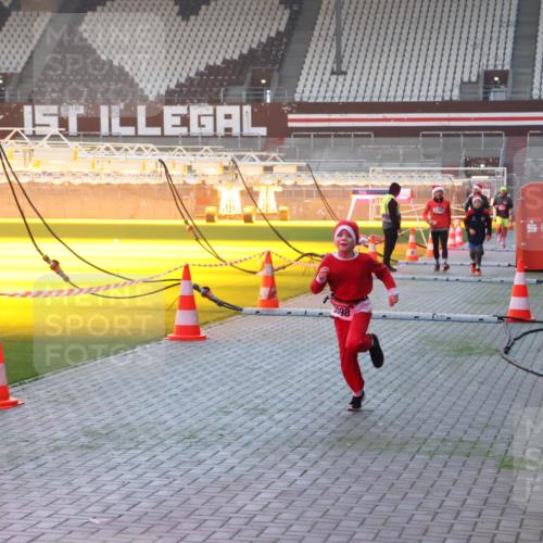 07.12.2025 - St. Pauli X-Mass-Run No. 15 Luisa Fischer http://msf.ph/oto/9376047 07.12.2025 09:56:20 Ziel 3398, 124, 312, 1530, 1744, 3398 meine-sportfotos.de