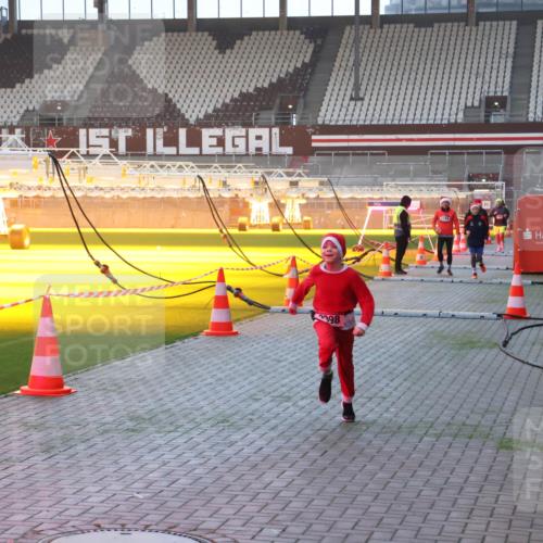 07.12.2025 - St. Pauli X-Mass-Run No. 15 Luisa Fischer http://msf.ph/oto/9376050 07.12.2025 09:56:20 Ziel 3398, 17444, 312, 1530, 1744, 3398 meine-sportfotos.de