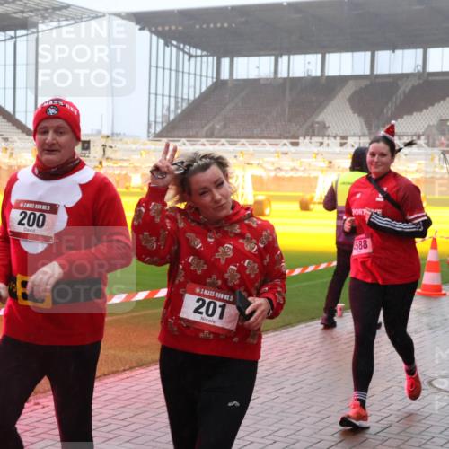 07.12.2025 - St. Pauli X-Mass-Run No. 15 Luisa Fischer http://msf.ph/oto/9376053 07.12.2025 11:07:12 Ziel 200, 15, 201, 588, 10, 5, 582, 359, 382, 474, 486, 565, 595, 1285, 1286, 1440, 1442, 1462, 1469, 1556, 1564, 1634, 1666, 1708, 1751, 1861, 4582, 4588 meine-sportfotos.de