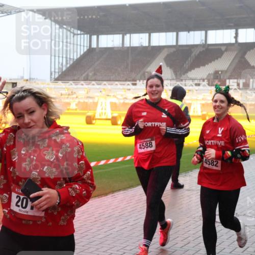 07.12.2025 - St. Pauli X-Mass-Run No. 15 Luisa Fischer http://msf.ph/oto/9376056 07.12.2025 11:07:12 Ziel 15, 20, 23, 4588, 4582, 359, 382, 474, 486, 565, 595, 1285, 1286, 1440, 1442, 1462, 1469, 1556, 1564, 1634, 1666, 1708, 1751, 1861, 4582, 4588 meine-sportfotos.de