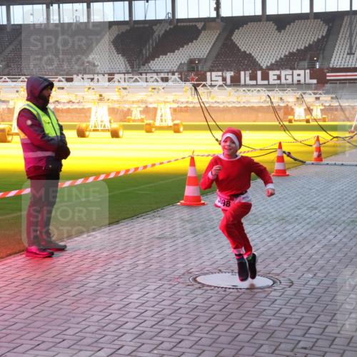 07.12.2025 - St. Pauli X-Mass-Run No. 15 Luisa Fischer http://msf.ph/oto/9376059 07.12.2025 09:56:21 Ziel 98, 312, 1483, 1530, 1744, 3398 meine-sportfotos.de