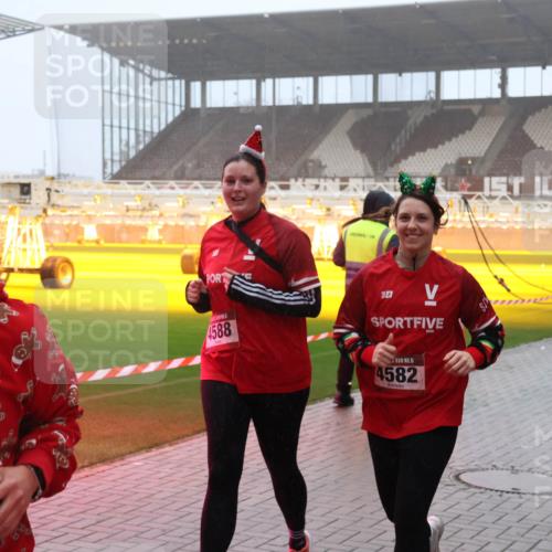 07.12.2025 - St. Pauli X-Mass-Run No. 15 Luisa Fischer http://msf.ph/oto/9376060 07.12.2025 11:07:12 Ziel 15, 201, 4588, 6, 15, 4582, 359, 382, 474, 486, 565, 595, 1285, 1286, 1440, 1442, 1462, 1469, 1556, 1564, 1634, 1666, 1708, 1751, 1861, 4582, 4588 meine-sportfotos.de