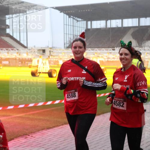 07.12.2025 - St. Pauli X-Mass-Run No. 15 Luisa Fischer http://msf.ph/oto/9376061 07.12.2025 11:07:13 Ziel 2103, 10, 4588, 5, 4582, 359, 382, 474, 486, 565, 595, 1285, 1286, 1440, 1442, 1462, 1469, 1556, 1564, 1634, 1666, 1708, 1751, 1861, 1862, 4582, 4588 meine-sportfotos.de