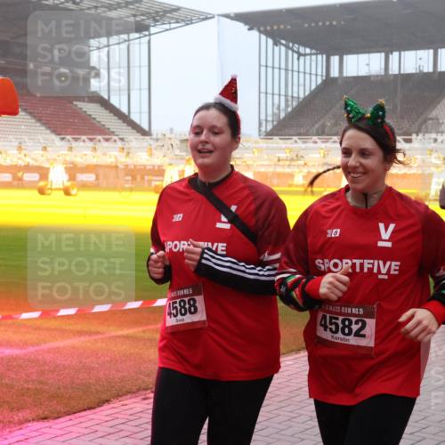 07.12.2025 - St. Pauli X-Mass-Run No. 15 Luisa Fischer http://msf.ph/oto/9376065 07.12.2025 11:07:13 Ziel 4, 18, 6, 15, 4588, 15, 4582, 359, 382, 474, 486, 565, 595, 1285, 1286, 1440, 1442, 1462, 1469, 1556, 1564, 1634, 1666, 1708, 1751, 1861, 1862, 4582, 4588 meine-sportfotos.de