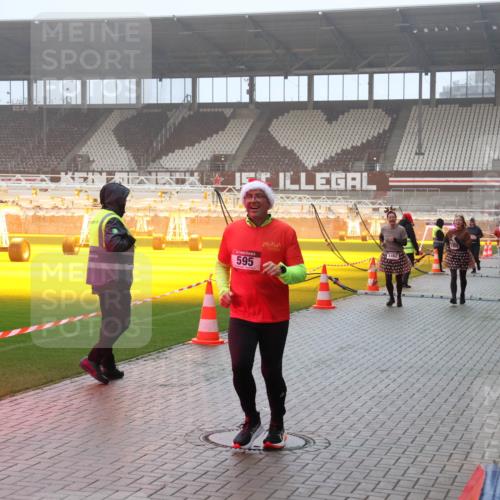 07.12.2025 - St. Pauli X-Mass-Run No. 15 Luisa Fischer http://msf.ph/oto/9376083 07.12.2025 11:07:17 Ziel 595, 1462, 359, 382, 565, 595, 1285, 1286, 1440, 1442, 1462, 1469, 1556, 1564, 1634, 1666, 1708, 1751, 1861, 1862, 4582, 4588 meine-sportfotos.de