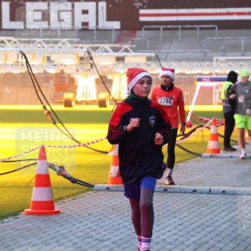 07.12.2025 - St. Pauli X-Mass-Run No. 15 Luisa Fischer http://msf.ph/oto/9376084 07.12.2025 09:56:29 Ziel 1744, 1530, 312, 1483, 1530, 1744, 3398 meine-sportfotos.de