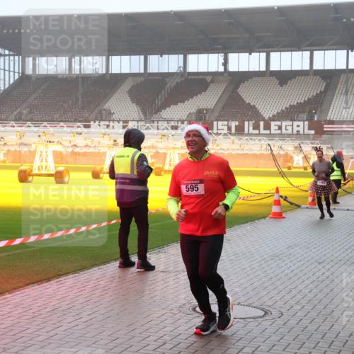 07.12.2025 - St. Pauli X-Mass-Run No. 15 Luisa Fischer http://msf.ph/oto/9376085 07.12.2025 11:07:17 Ziel 595, 1462, 359, 382, 565, 595, 1285, 1286, 1440, 1442, 1462, 1469, 1556, 1564, 1634, 1666, 1708, 1751, 1861, 1862, 4582, 4588 meine-sportfotos.de