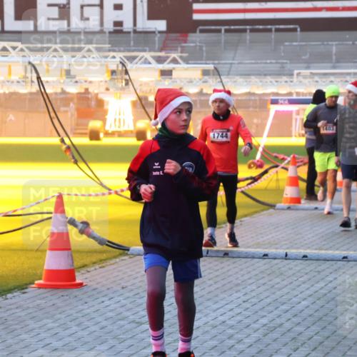 07.12.2025 - St. Pauli X-Mass-Run No. 15 Luisa Fischer http://msf.ph/oto/9376086 07.12.2025 09:56:29 Ziel 1744, 1483, 153, 312, 1483, 1530, 1744, 3398 meine-sportfotos.de