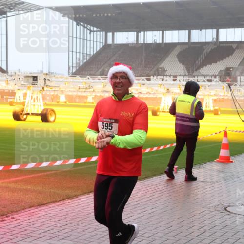 07.12.2025 - St. Pauli X-Mass-Run No. 15 Luisa Fischer http://msf.ph/oto/9376092 07.12.2025 11:07:18 Ziel 15, 595, 281, 359, 382, 565, 595, 688, 1285, 1286, 1440, 1442, 1462, 1469, 1556, 1564, 1634, 1666, 1708, 1751, 1861, 1862, 4582, 4588 meine-sportfotos.de