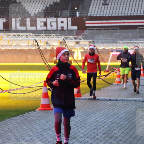07.12.2025 - St. Pauli X-Mass-Run No. 15 Luisa Fischer http://msf.ph/oto/9376093 07.12.2025 09:56:30 Ziel 1744, 1483, 1530, 312, 1483, 1530, 1744, 3398 meine-sportfotos.de