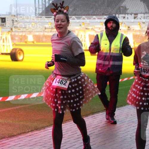 07.12.2025 - St. Pauli X-Mass-Run No. 15 Luisa Fischer http://msf.ph/oto/9376097 07.12.2025 11:07:24 Ziel 15, 1462, 6709, 13, 1469, 281, 342, 344, 359, 382, 565, 595, 596, 688, 1285, 1286, 1462, 1469, 1556, 1564, 1585, 1587, 1634, 1666, 1708, 1751, 1861, 1862, 4582, 4588 meine-sportfotos.de