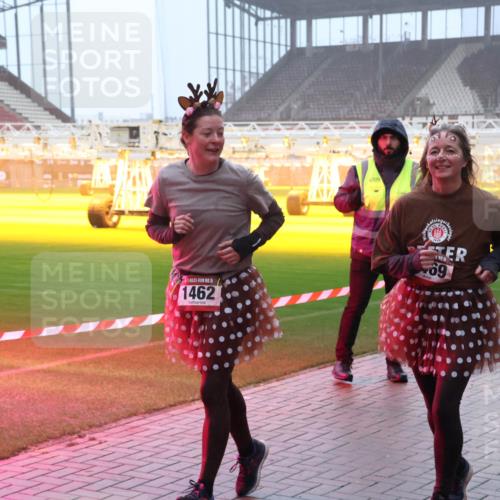07.12.2025 - St. Pauli X-Mass-Run No. 15 Luisa Fischer http://msf.ph/oto/9376101 07.12.2025 11:07:24 Ziel 15, 1462, 6709, 1910, 15, 69, 281, 342, 344, 359, 382, 565, 595, 596, 688, 1285, 1286, 1462, 1469, 1556, 1564, 1585, 1587, 1634, 1666, 1708, 1751, 1861, 1862, 4582, 4588 meine-sportfotos.de