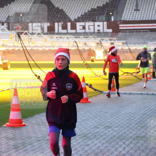 07.12.2025 - St. Pauli X-Mass-Run No. 15 Luisa Fischer http://msf.ph/oto/9376104 07.12.2025 09:56:31 Ziel 1, 312, 1483, 1530, 1744, 3398 meine-sportfotos.de