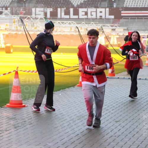 07.12.2025 - St. Pauli X-Mass-Run No. 15 Luisa Fischer http://msf.ph/oto/9376119 07.12.2025 11:07:28 Ziel 175, 186, 1862, 281, 342, 344, 359, 382, 476, 490, 565, 591, 595, 596, 603, 621, 622, 673, 688, 1202, 1206, 1285, 1286, 1462, 1469, 1585, 1587, 1634, 1666, 1708, 1751, 1861, 1862, 2403, 4582, 4588 meine-sportfotos.de