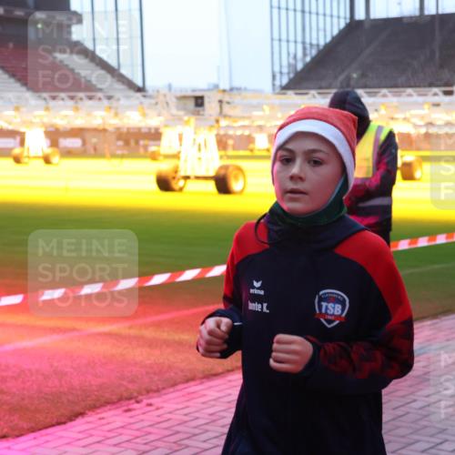 07.12.2025 - St. Pauli X-Mass-Run No. 15 Luisa Fischer http://msf.ph/oto/9376120 07.12.2025 09:56:33 Ziel 1865, 312, 1483, 1530, 1744, 3398 meine-sportfotos.de