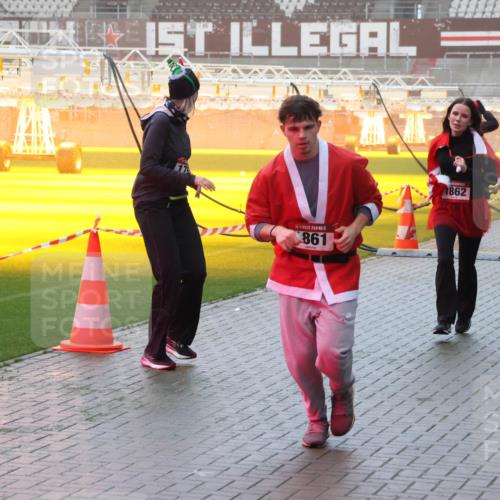 07.12.2025 - St. Pauli X-Mass-Run No. 15 Luisa Fischer http://msf.ph/oto/9376121 07.12.2025 11:07:28 Ziel 15, 861, 1862, 281, 342, 344, 359, 382, 476, 490, 565, 591, 595, 596, 603, 621, 622, 673, 688, 1202, 1206, 1285, 1286, 1462, 1469, 1585, 1587, 1634, 1666, 1708, 1751, 1861, 1862, 2403, 4582, 4588 meine-sportfotos.de