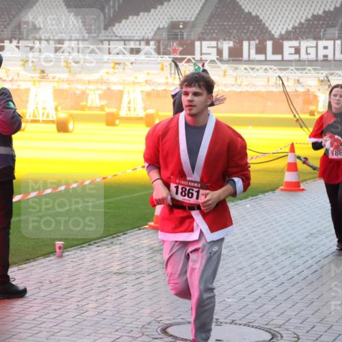 07.12.2025 - St. Pauli X-Mass-Run No. 15 Luisa Fischer http://msf.ph/oto/9376133 07.12.2025 11:07:29 Ziel 15, 1861, 1862, 281, 342, 344, 359, 382, 476, 490, 565, 591, 595, 596, 603, 621, 622, 673, 688, 781, 1202, 1206, 1233, 1285, 1286, 1462, 1469, 1585, 1587, 1634, 1666, 1708, 1751, 1861, 1862, 2403, 4582, 4588 meine-sportfotos.de