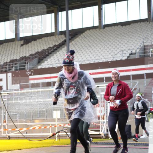07.12.2025 - St. Pauli X-Mass-Run No. 15 Patografie http://msf.ph/oto/9376150 07.12.2025 10:05:15 Ziel 114, 202, 543, 668, 699, 950, 1121, 1316, 1374, 1481, 1661, 1761, 3186, 3307, 3311, 3386, 4036, 4556, 4558 meine-sportfotos.de