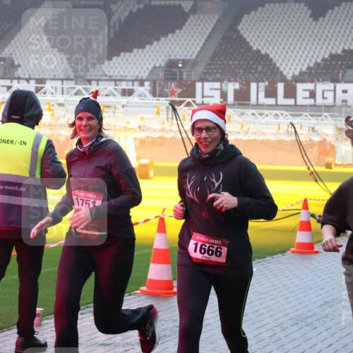 07.12.2025 - St. Pauli X-Mass-Run No. 15 Luisa Fischer http://msf.ph/oto/9376153 07.12.2025 11:07:38 Ziel 15, 1751, 15, 1666, 5, 1634, 281, 342, 344, 476, 490, 591, 595, 596, 603, 621, 622, 673, 688, 781, 1202, 1206, 1233, 1462, 1469, 1585, 1587, 1634, 1666, 1708, 1751, 1861, 1862, 2403, 5008 meine-sportfotos.de