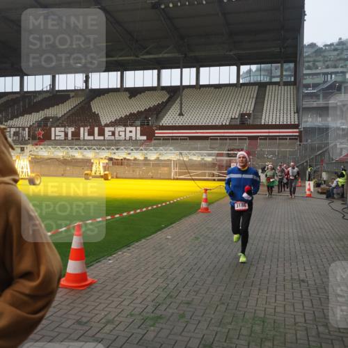 07.12.2025 - St. Pauli X-Mass-Run No. 15 Fabian Wolf http://msf.ph/oto/9376155 07.12.2025 10:05:16 Ziel 114, 202, 210, 292, 699, 1121, 1481, 1661, 1761, 2856, 2866, 3186, 3307, 3311, 4036 meine-sportfotos.de