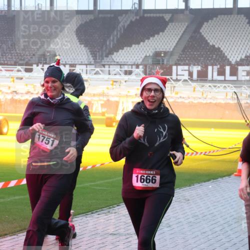 07.12.2025 - St. Pauli X-Mass-Run No. 15 Luisa Fischer http://msf.ph/oto/9376158 07.12.2025 11:07:38 Ziel 5, 1751, 15, 1666, 5, 1634, 281, 342, 344, 476, 490, 591, 595, 596, 603, 621, 622, 673, 688, 781, 1202, 1206, 1233, 1462, 1469, 1585, 1587, 1634, 1666, 1708, 1751, 1861, 1862, 2403, 5008 meine-sportfotos.de