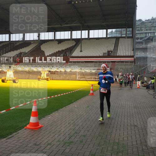 07.12.2025 - St. Pauli X-Mass-Run No. 15 Fabian Wolf http://msf.ph/oto/9376162 07.12.2025 10:05:16 Ziel 114, 202, 210, 292, 699, 1121, 1481, 1661, 1761, 2856, 2866, 3186, 3307, 3311, 4036 meine-sportfotos.de