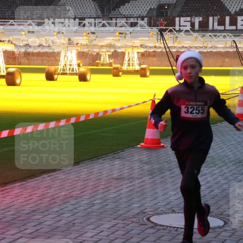07.12.2025 - St. Pauli X-Mass-Run No. 15 Luisa Fischer http://msf.ph/oto/9376167 07.12.2025 09:56:46 Ziel 3255, 312, 1483, 1530, 3255 meine-sportfotos.de