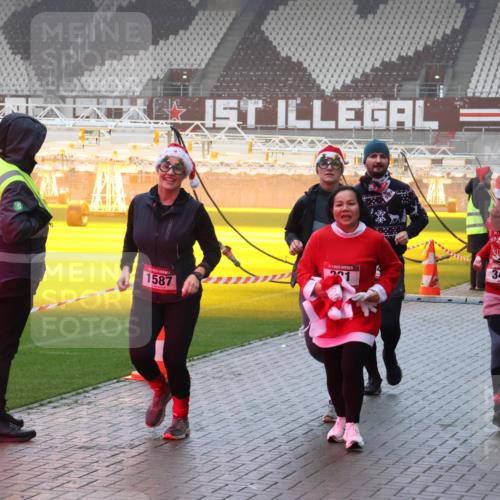 07.12.2025 - St. Pauli X-Mass-Run No. 15 Luisa Fischer http://msf.ph/oto/9376174 07.12.2025 11:07:42 Ziel 1587, 231, 344, 622, 77, 281, 315, 342, 344, 476, 490, 591, 595, 596, 603, 621, 622, 673, 688, 781, 1202, 1206, 1233, 1235, 1462, 1469, 1585, 1587, 1634, 1666, 1751, 1824, 1861, 1862, 1866, 2403, 5008 meine-sportfotos.de