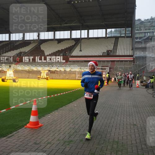 07.12.2025 - St. Pauli X-Mass-Run No. 15 Fabian Wolf http://msf.ph/oto/9376176 07.12.2025 10:05:16 Ziel 114, 202, 210, 292, 699, 1121, 1481, 1661, 1761, 2856, 2866, 3186, 3307, 3311, 4036 meine-sportfotos.de