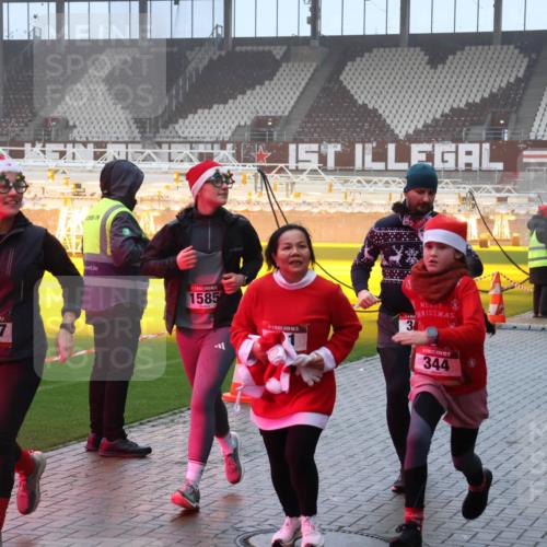 07.12.2025 - St. Pauli X-Mass-Run No. 15 Luisa Fischer http://msf.ph/oto/9376185 07.12.2025 11:07:44 Ziel 1587, 1585, 3, 344, 622, 77, 281, 315, 342, 344, 377, 476, 490, 591, 596, 603, 621, 622, 623, 673, 688, 781, 1202, 1206, 1233, 1235, 1462, 1469, 1509, 1585, 1587, 1634, 1666, 1751, 1824, 1861, 1862, 1866, 1910, 2403, 5008 meine-sportfotos.de
