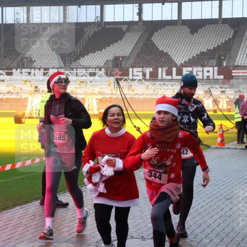 07.12.2025 - St. Pauli X-Mass-Run No. 15 Luisa Fischer http://msf.ph/oto/9376188 07.12.2025 11:07:44 Ziel 15, 1585, 2, 5, 344, 03, 622, 77, 281, 315, 342, 344, 377, 476, 490, 591, 596, 603, 621, 622, 623, 673, 688, 781, 1202, 1206, 1233, 1235, 1462, 1469, 1509, 1585, 1587, 1634, 1666, 1751, 1824, 1861, 1862, 1866, 1910, 2403, 5008 meine-sportfotos.de
