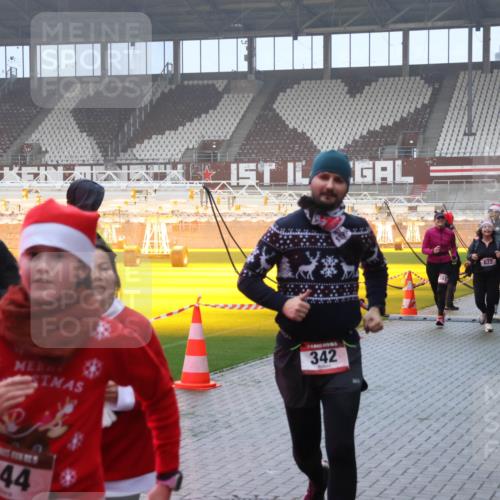 07.12.2025 - St. Pauli X-Mass-Run No. 15 Luisa Fischer http://msf.ph/oto/9376193 07.12.2025 11:07:45 Ziel 1585, 342, 344, 622, 603, 2403, 77, 281, 315, 332, 342, 344, 377, 476, 490, 591, 596, 603, 621, 622, 623, 673, 688, 781, 1202, 1206, 1233, 1235, 1462, 1469, 1509, 1585, 1587, 1634, 1666, 1751, 1824, 1861, 1862, 1866, 1910, 2403, 5008 meine-sportfotos.de