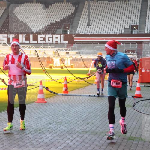 07.12.2025 - St. Pauli X-Mass-Run No. 15 Luisa Fischer http://msf.ph/oto/9376194 07.12.2025 09:57:00 Ziel 662, 198, 1165, 198, 662, 1116, 1165, 1483, 1530, 3255, 4208, 4209 meine-sportfotos.de