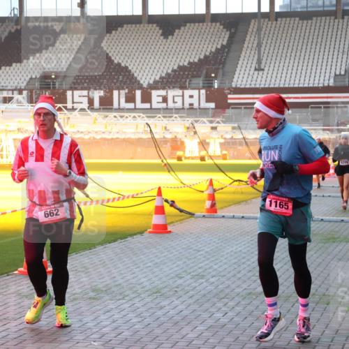 07.12.2025 - St. Pauli X-Mass-Run No. 15 Luisa Fischer http://msf.ph/oto/9376197 07.12.2025 09:57:01 Ziel 662, 1165, 4200, 198, 497, 662, 1116, 1165, 1483, 1530, 3255, 4208, 4209 meine-sportfotos.de