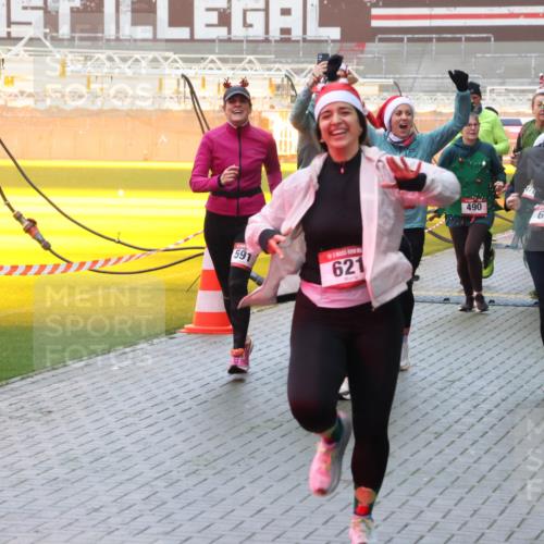 07.12.2025 - St. Pauli X-Mass-Run No. 15 Luisa Fischer http://msf.ph/oto/9376200 07.12.2025 11:07:47 Ziel 591, 621, 490, 603, 596, 77, 281, 315, 332, 342, 344, 377, 476, 490, 591, 596, 603, 621, 622, 623, 673, 688, 781, 1202, 1206, 1233, 1235, 1509, 1585, 1587, 1634, 1666, 1751, 1824, 1861, 1862, 1866, 1910, 2403, 2693, 5008 meine-sportfotos.de