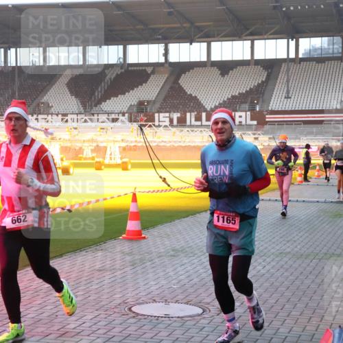07.12.2025 - St. Pauli X-Mass-Run No. 15 Luisa Fischer http://msf.ph/oto/9376205 07.12.2025 09:57:02 Ziel 662, 198, 4209, 5, 1165, 198, 497, 662, 1116, 1165, 1483, 1530, 2861, 3255, 4208, 4209 meine-sportfotos.de