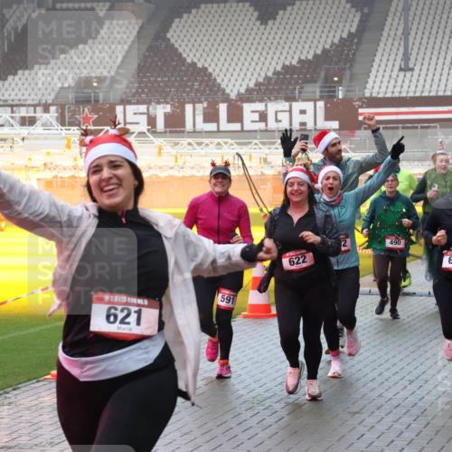 07.12.2025 - St. Pauli X-Mass-Run No. 15 Luisa Fischer http://msf.ph/oto/9376208 07.12.2025 11:07:48 Ziel 621, 591, 622, 2, 490, 603, 596, 77, 281, 315, 332, 342, 344, 377, 476, 490, 591, 596, 603, 621, 622, 623, 673, 688, 781, 1202, 1206, 1233, 1235, 1509, 1585, 1587, 1634, 1666, 1751, 1824, 1861, 1862, 1866, 1910, 2403, 2693, 5008 meine-sportfotos.de