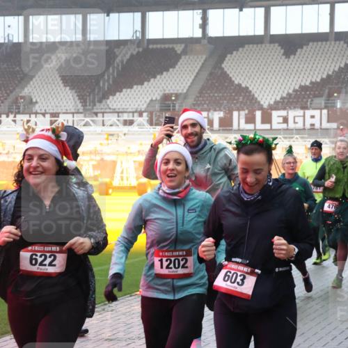 07.12.2025 - St. Pauli X-Mass-Run No. 15 Luisa Fischer http://msf.ph/oto/9376226 07.12.2025 11:07:50 Ziel 15, 622, 15, 1202, 15, 603, 476, 596, 77, 281, 315, 332, 342, 344, 377, 389, 397, 476, 490, 591, 596, 603, 621, 622, 623, 673, 688, 781, 1202, 1206, 1233, 1235, 1509, 1585, 1587, 1634, 1666, 1751, 1824, 1861, 1862, 1866, 1910, 2403, 2693, 5008 meine-sportfotos.de