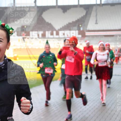 07.12.2025 - St. Pauli X-Mass-Run No. 15 Luisa Fischer http://msf.ph/oto/9376232 07.12.2025 11:07:51 Ziel 15, 77, 281, 315, 332, 342, 344, 377, 389, 397, 476, 490, 591, 596, 603, 621, 622, 623, 673, 688, 781, 1202, 1206, 1233, 1235, 1509, 1585, 1587, 1634, 1666, 1751, 1824, 1861, 1862, 1866, 1910, 2403, 2693, 5008 meine-sportfotos.de