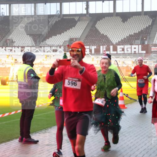07.12.2025 - St. Pauli X-Mass-Run No. 15 Luisa Fischer http://msf.ph/oto/9376239 07.12.2025 11:07:52 Ziel 596, 476, 5008, 2403, 673, 77, 273, 281, 315, 332, 342, 344, 377, 389, 397, 476, 490, 591, 596, 603, 621, 622, 623, 673, 688, 781, 1202, 1206, 1233, 1235, 1509, 1585, 1587, 1634, 1666, 1751, 1824, 1861, 1862, 1866, 1910, 2403, 2693, 5008 meine-sportfotos.de