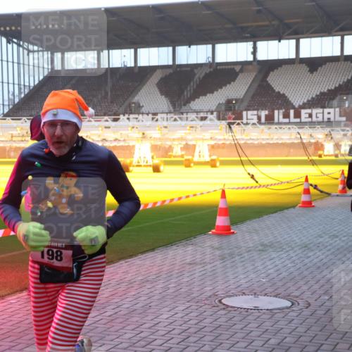 07.12.2025 - St. Pauli X-Mass-Run No. 15 Luisa Fischer http://msf.ph/oto/9376240 07.12.2025 09:57:07 Ziel 15, 198, 4209, 4204, 198, 497, 662, 1116, 1165, 1483, 2861, 3255, 4208, 4209 meine-sportfotos.de