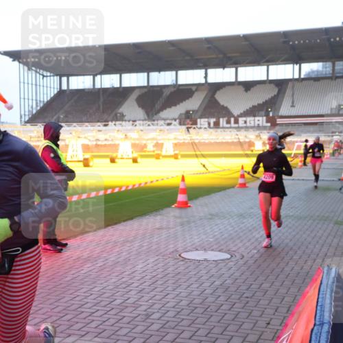 07.12.2025 - St. Pauli X-Mass-Run No. 15 Luisa Fischer http://msf.ph/oto/9376243 07.12.2025 09:57:07 Ziel 198, 4209, 198, 497, 662, 1116, 1165, 1483, 2861, 3255, 4208, 4209 meine-sportfotos.de