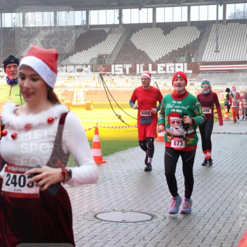 07.12.2025 - St. Pauli X-Mass-Run No. 15 Luisa Fischer http://msf.ph/oto/9376258 07.12.2025 11:07:54 Ziel 2403, 5008, 673, 688, 77, 271, 273, 281, 315, 332, 342, 344, 377, 389, 397, 476, 490, 591, 596, 603, 621, 622, 623, 673, 688, 781, 1202, 1206, 1233, 1235, 1439, 1441, 1509, 1585, 1587, 1634, 1666, 1751, 1812, 1824, 1861, 1862, 1866, 1910, 2403, 2693, 5008 meine-sportfotos.de